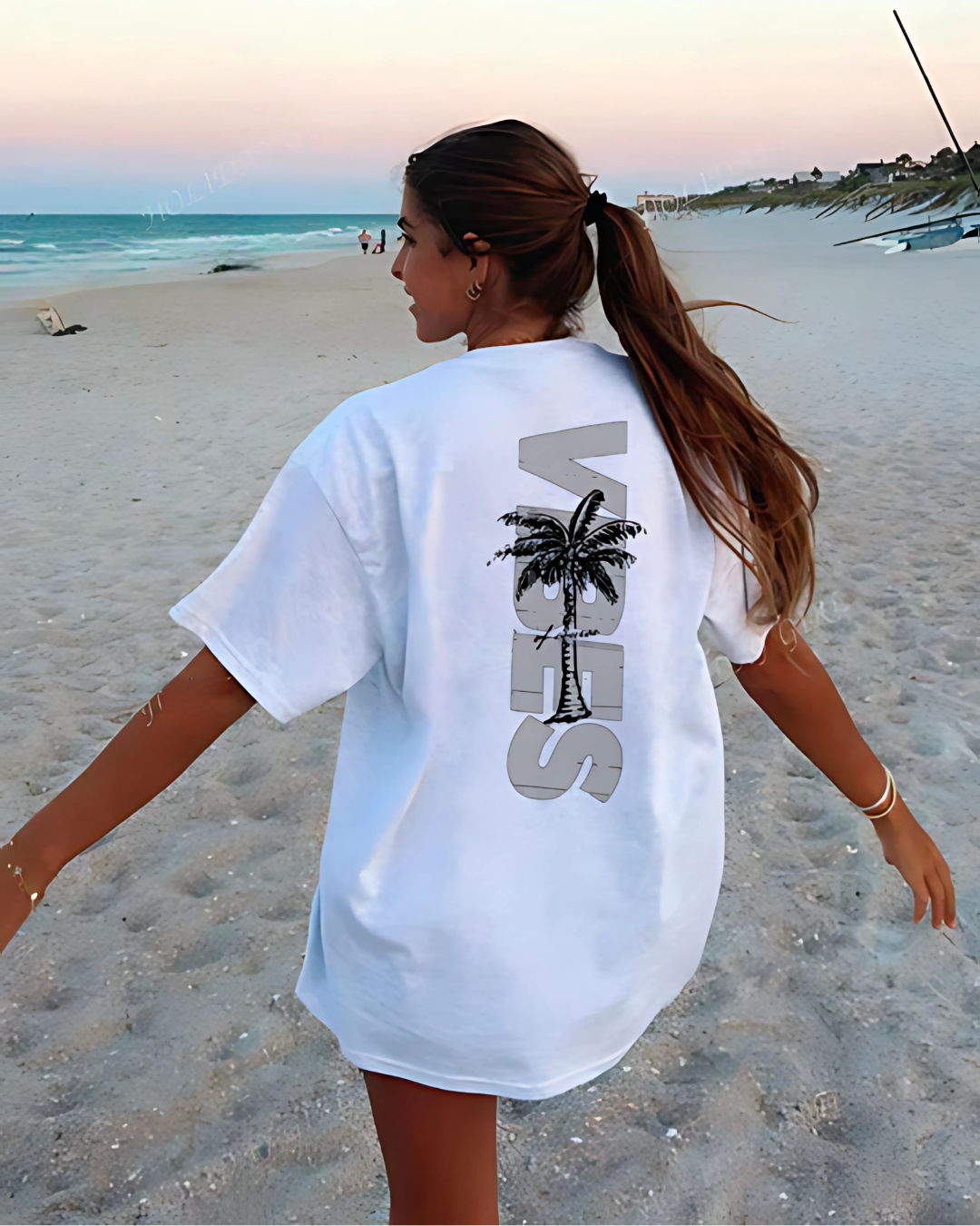 Minimalist Coconut Tree Print Women’s Summer Tee – Casual Vacation Vibes